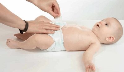 Cách đóng bỉm dán Moony cho trẻ sơ sinh