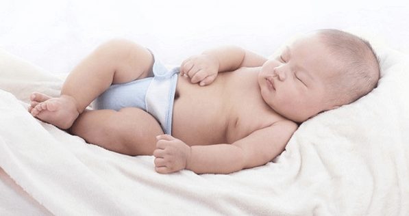 Miếng lót sơ sinh dùng cho trẻ dưới 2 tháng tuổi