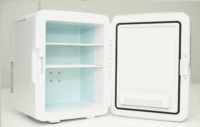Tủ lạnh mini KEMIN 10L (bên trong)