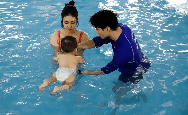 Kinh nghiệm tập bơi cho bé