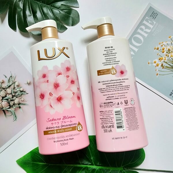 Sữa tắm Lux màu hồng (Lux SaKuRa Bloom)