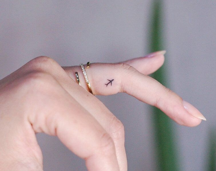 xăm chữ trên ngón tay  Finger tattoos Tattoos Unique tattoos