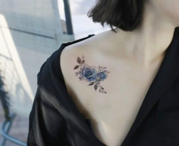 Mini tattoo on shoulder for women 16
