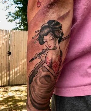 Hình xăm cô gái Nhật Geisha cầm kiếm hình 89