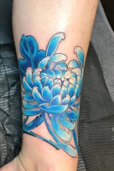 Hình xăm hoa cúc màu xanh dương mẫu 10