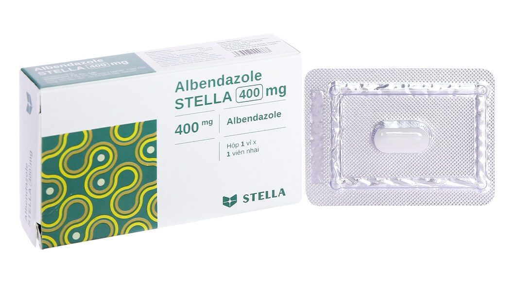 Thuốc Albendazol Stella 400mg là thuốc điều trị chứa hoạt chất chính Albendazole 400 mg, có thể điều trị một loại hoặc nhiều loại ký sinh trùng đường ruột như giun đũa, giun kim, giun lươn, giun tóc, giun mỏ, giun móc, sán hạt dưa, sán lợn, sán bò, sán lá gan loại Opisthorchis viverrini và O. sinensis. Thuốc còn chỉ định để điều trị bệnh ấu trùng di trú ở da, bệnh ấu trùng sán lợn có tổn thương não và bệnh nang sán không thể phẫu thuật hình 2