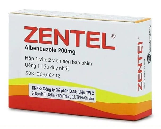 Thuốc Zentel 200mg chứa hoạt chất chính là Albendazole với hàm lượng 200mg/viên, giúp điều trị các loại giun đường ruột và mô nhạy cảm như Giun kim, giun lươn, giun đũa, giun tóc, ấu trùng di chuyển dưới da: là thuốc gì, giá bao nhiêu, cách uống, uống trước hay sau ăn, uống khi nào, uống mấy viên, liều dùng, GSK 1x2, hình 7